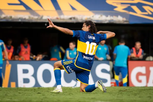 Cavani y su festejo característico. (IMAGO)